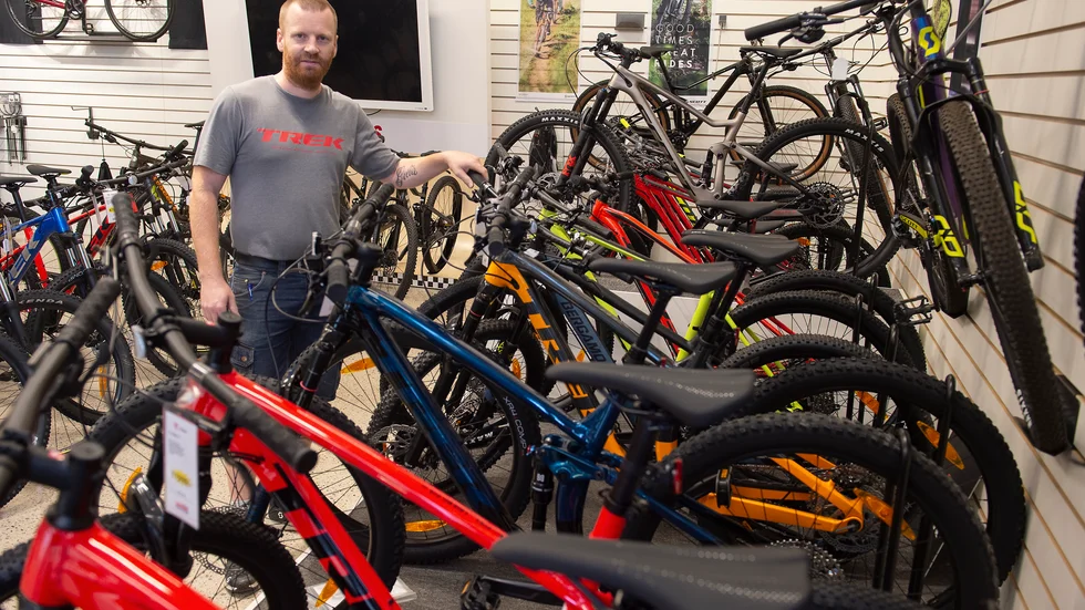 "Just nu satsas det i fjällvärlden på att bygga ut cykellederna. På sikt tror jag att cyklingen kommer bli lika stor som skidåkningen är idag", säger Jimmy Bjöörn som äger Bjöörns cykel i Nyköping.