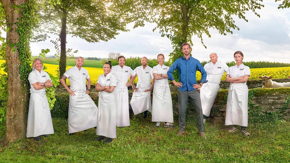 Pär Lernström med deltagare i "Kockarnas kamp". Pressbild.