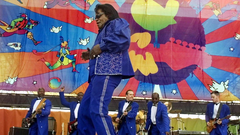"The godfather of soul" – James Brown – uppträder på Woodstockfestivalen 1999. Festivalen ska bli föremål för en ny dokumentärserie på Netflix. Arkivbild.