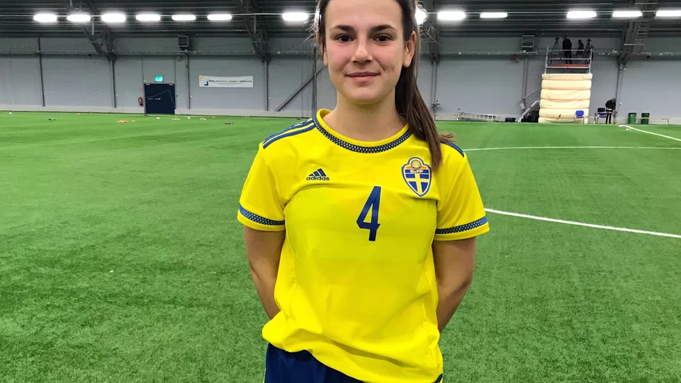 Wilma Grenryd ska fortsätta utvecklas som fotbollsback i Linköping. Det blir spel i ett F19-lag, som är ett samarbete mellan Kent och Linköpings FC – med chans att få känna på A-lagsträningar.