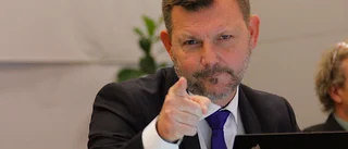"Det är mitt jobb att vara klåfingrig"
