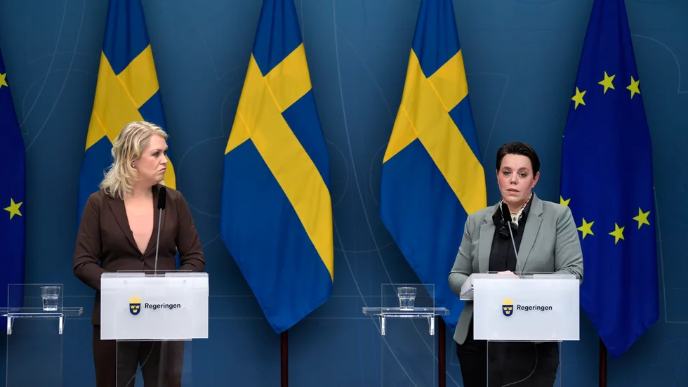 Lena Hallengren (S), socialminister, och Marie Morell, ordförande i SKR:s sjukvårdsdelegation, deltar på pressträffen. 