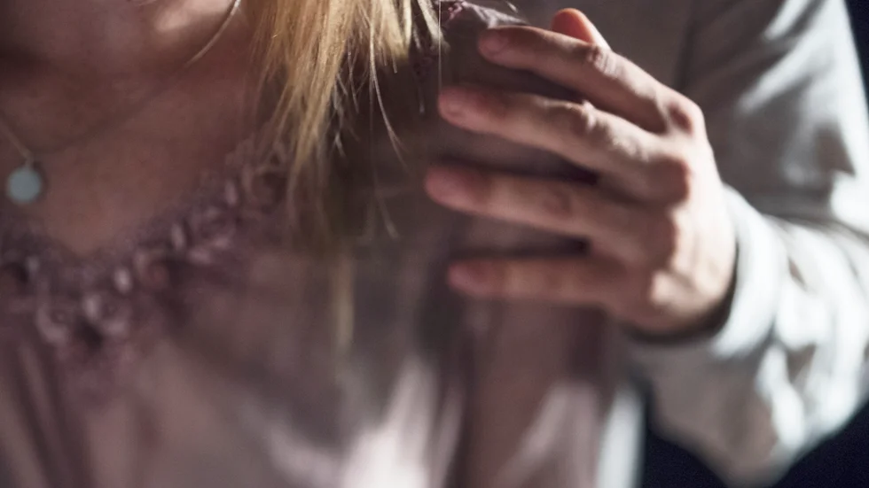 Trots att personal berättat om problem med sexofredanden har chefen inte utrett händelserna.