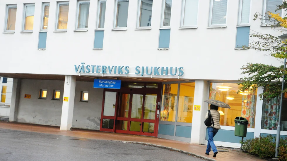 Coronavården fördelas sedan slutet av augusti på flera av sjukhusets avdelningar. Nytt är dock att man på medicinkliniken nu vårdar samtliga covidsjuka patienter på avdelning fem.