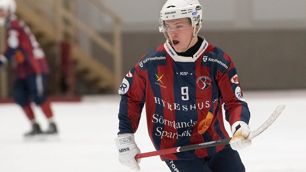 Emil Andersson blev segerskytt för KVBS i en match som bjöd på onödigt mycket dramatik.
