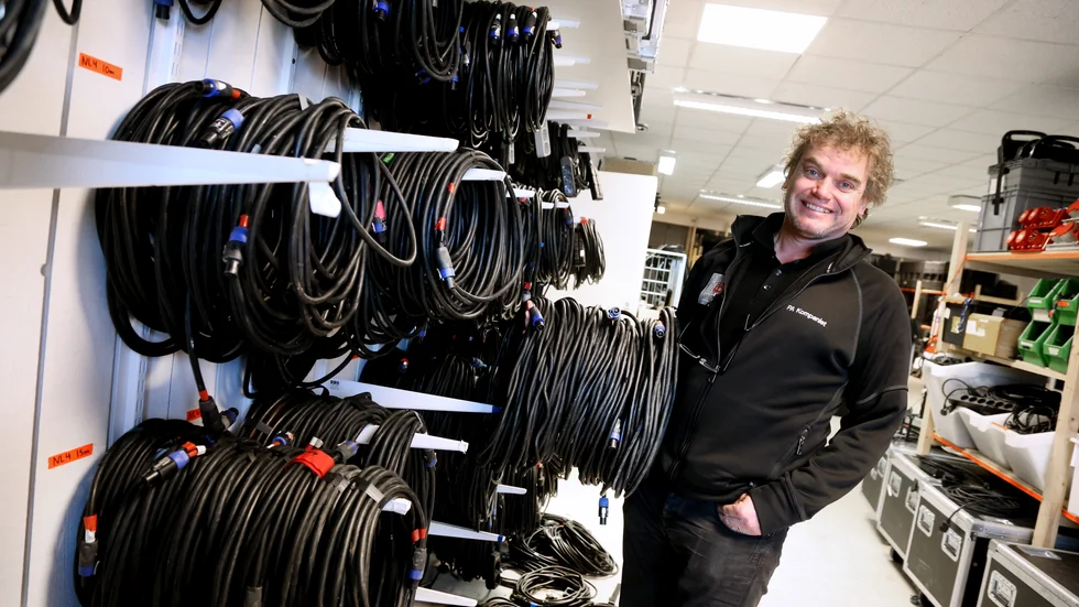 Stefan Olsson bland utrustningen. 
