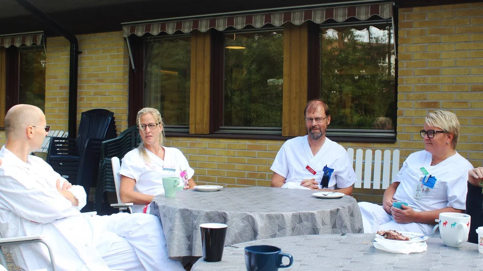 Kamil Uminski, Helene Derbert, Örjan Johansson och Pernilla Eklöv jobbar på Stora trädgårdsgatans vårdcentral. De berättar om sina erfarenheter sedan pandemin slog till i våras. 
