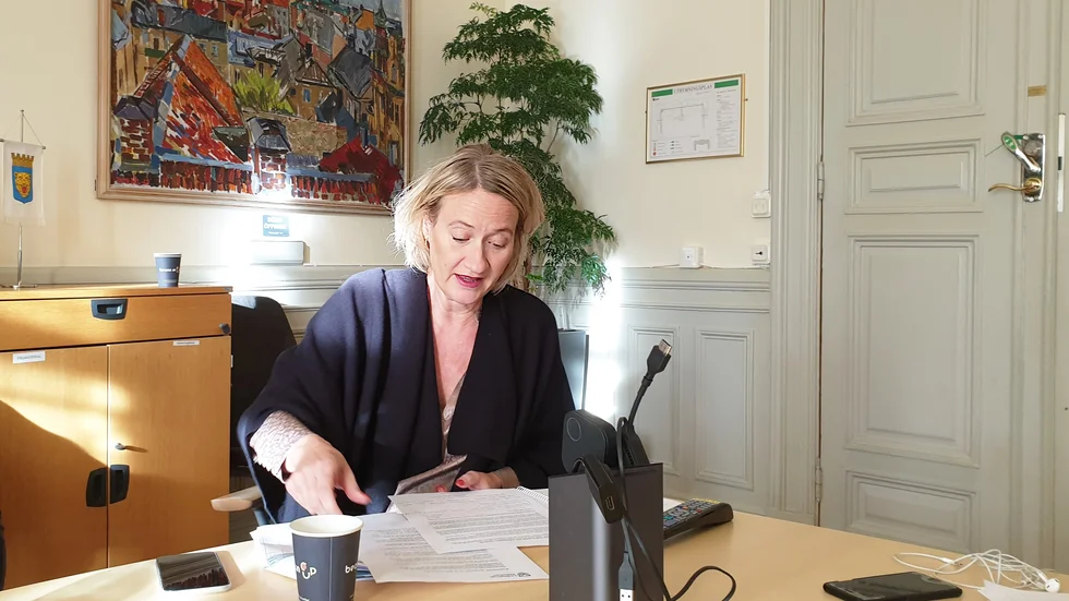 Efterfrågan på hemtjänst har inte varit så stor som vi planerat och därför finns det pengar över där, säger Liselotte Fager (KD) ordförande i äldrenämnden som en förklaring till att det finns pengar till kompetensutveckling.