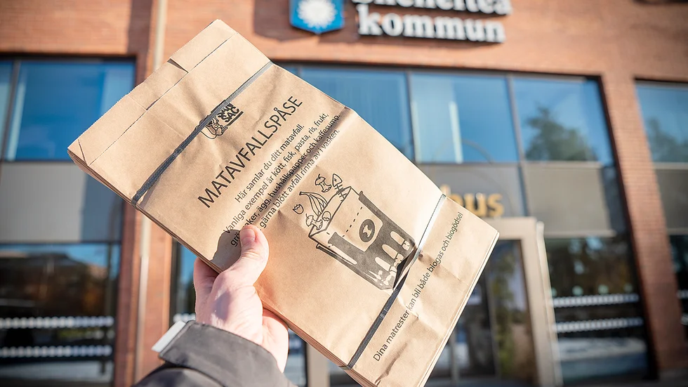 Signaturen EO vill ha tillbaka majspåsar istället för papperspåsar för matavfall.