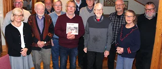 Har grävt vidare bland bilderna – släpper ny bok