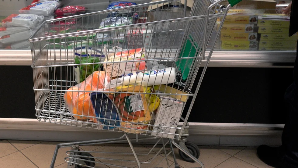 Barn som lärt sig gå ska gör det och inte besudla våra varukorgar därför att föräldrarna tycker det är bekvämt. Skriver insändarskribenten.
