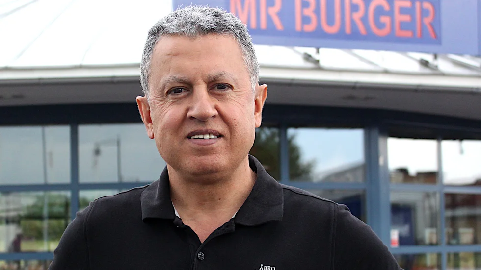 Mr Burger i Vimmerby öppnar igen inom kort. "Senast nästa vecka ska vi vara igång" säger Simon Sauma.