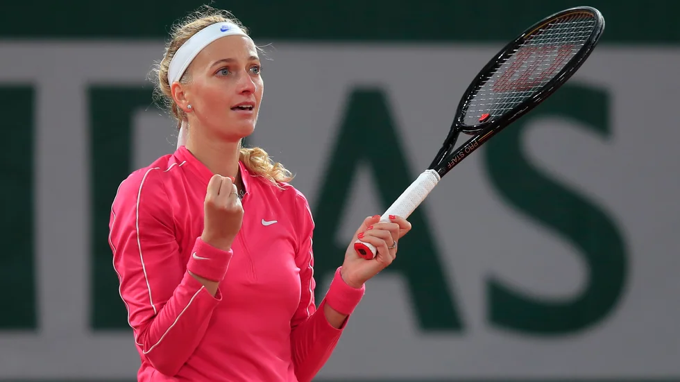 Petra Kvitova, Tjeckien, firar kvartsfinalplatsen i Franska mästerskapen efter segern med 2–0 i set mot Kinas Shuai Zhang.
