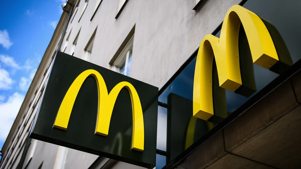 McDonalds, hamburgerrestaurang vid Medborgarplatsen i Stockholm. Arkivbild.