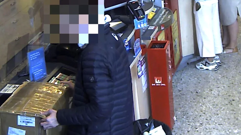 Här försöker katrineholmaren posta paketet till adressen i Skåne, där de andra dömda personerna bor. 