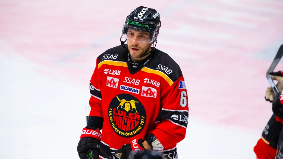 Konstantin Komarek blir kvar i Biel säsongen ut.