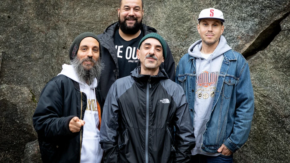 Affe Ashkar, Aki (Aleksi Swallow), Dajanko (Dejan Milacic) och Sai (Simon Wimmer) har jobbat fram hiphop-föreställningen "Bra där!" tillsammans. 