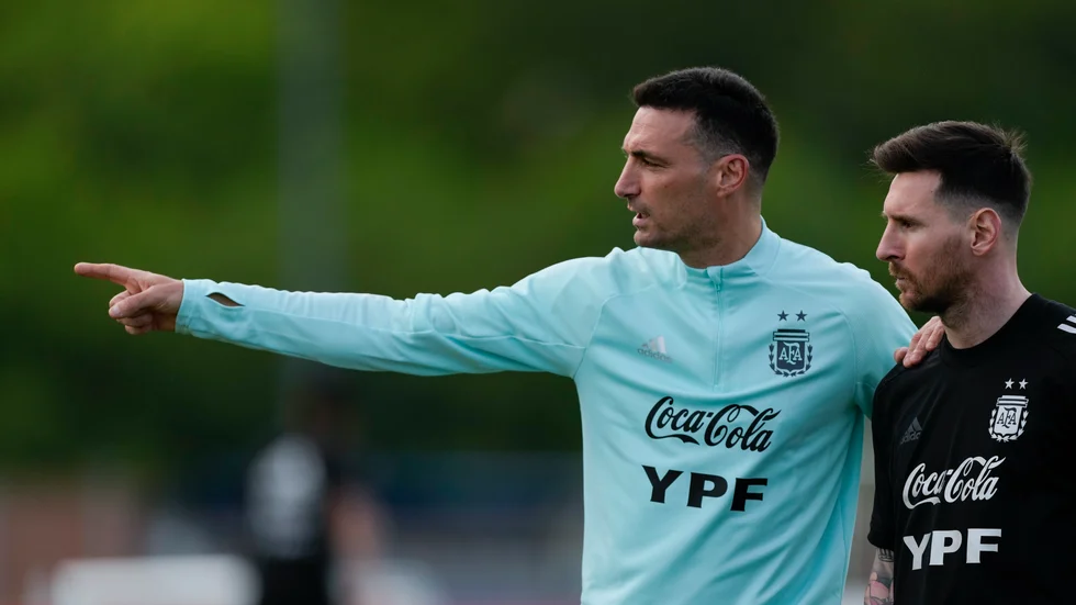 Argentinas förbundskapten Lionel Scaloni och Lionel Messi.