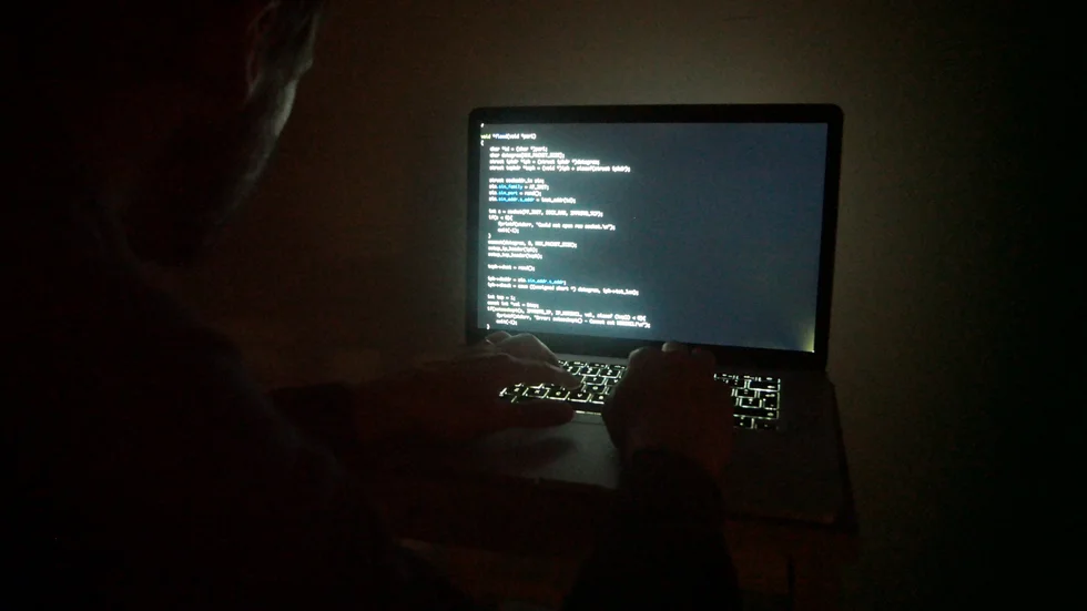 Vi måste se till att de som utsätter oss för cyberkrigföring och andra operationer tvingas betala priset, skriver Gunnar Hökmark, ordförande för tankesmedjan Frivärld.