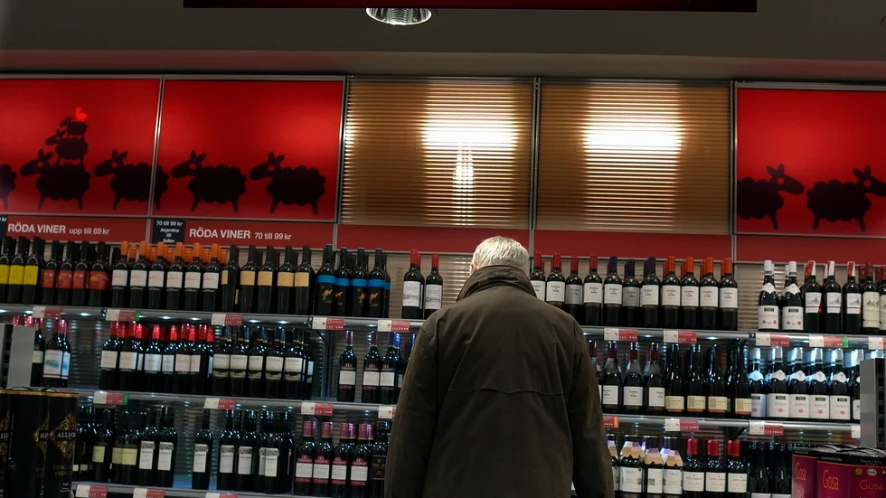 Alkoholmonopolet går att runda för de som handlar på nätet, något som Systembolaget är kritiskt till. 