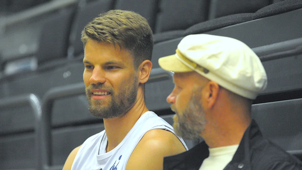 Andrew Smith kan missa fredagens match, men i sådana fall handlar det om en försiktighetsåtgärd för att han ska vara helt smärtfri nät slutspelet drar igång nästa vecka.