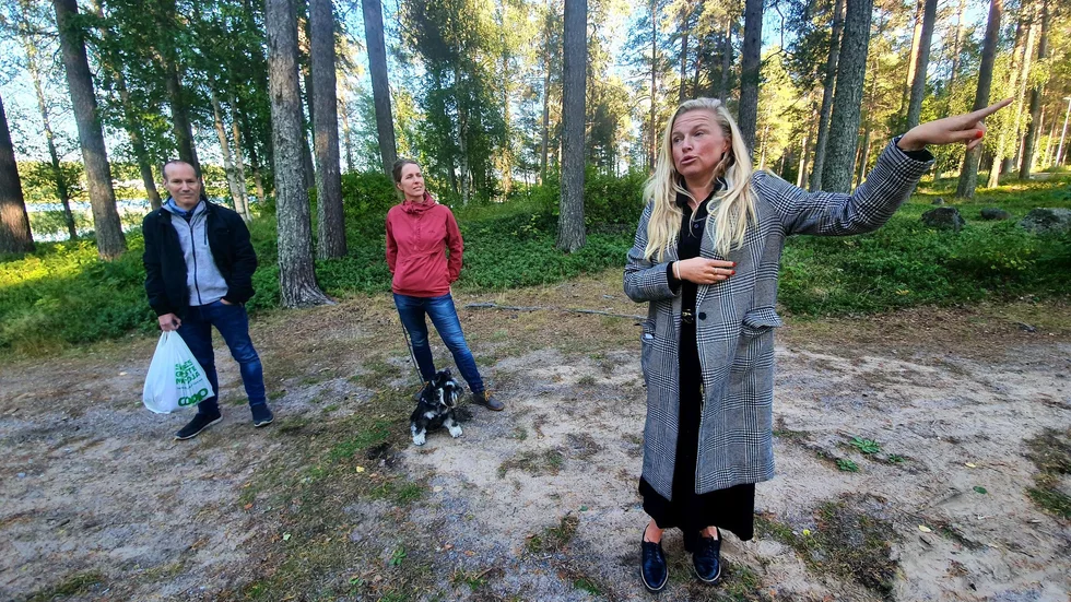 Lawrence Hooey, Karin Bark och Jenny Widmark tillhör husägarna som sågar planerna på en bro mellan Björkskatan och Hällbacken. De anser att samrådet för översiktsplanen flugit under radarn: "Hur många Luleåbor har fått vetskap om att planen är på gång?", säger Widmark.