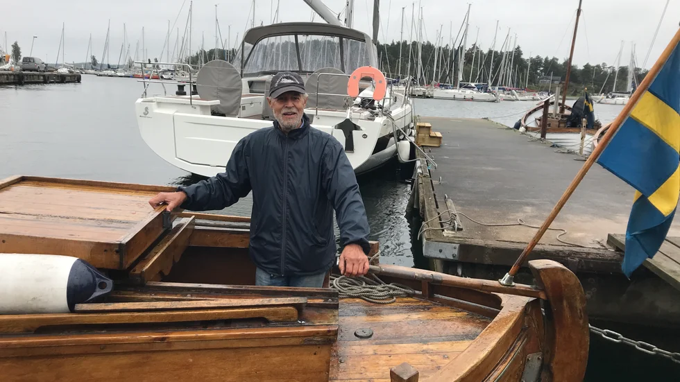 Medlemmen Uno Hesselgren i ekbåten John af Bergö som byggdes år 1938.