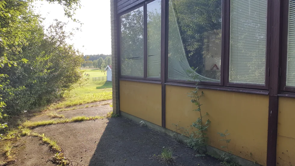 I den här byggnaden höll före detta förskolan Linnean till. Nu används huset bland annat som förråd.