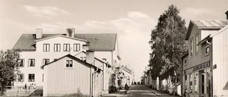 Modern anklagades för förfalskning