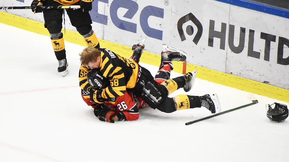 Radek Muzik var riktigt arg på Oskar Nilsson efter den här situationen. 