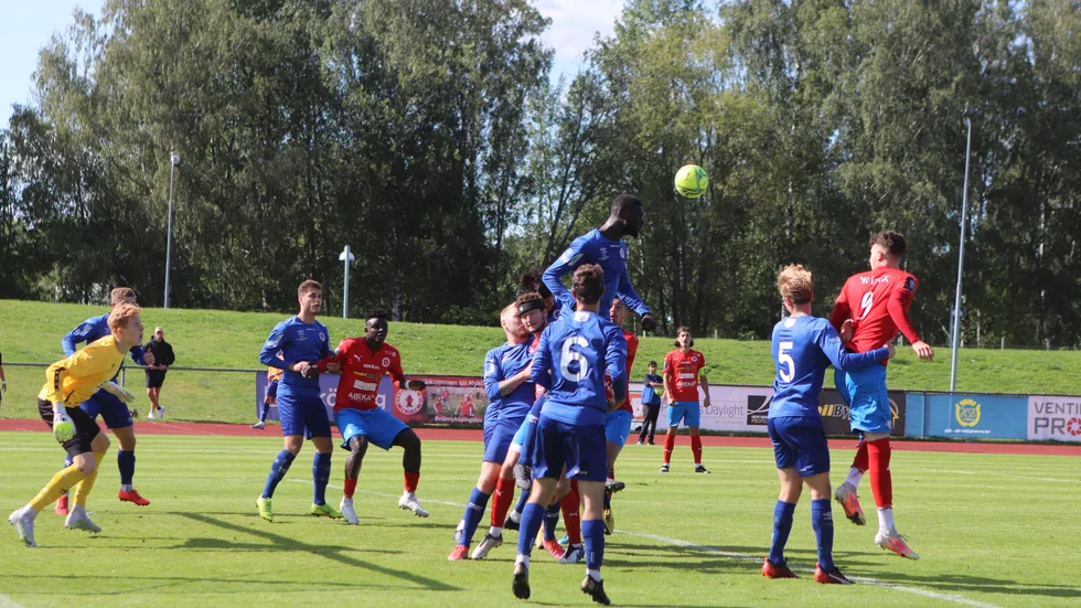 Nyköpings BIS skapade massor av chanser mot Karslund, men i samband med den hör hörnsituationen blev det ingen utdelning.
