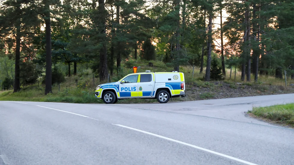 En man i Bollnäs får sina jaktvapen beslagtagna sedan han av misstag avlossat ett skott in i en grannes bostad. Arkivbild.