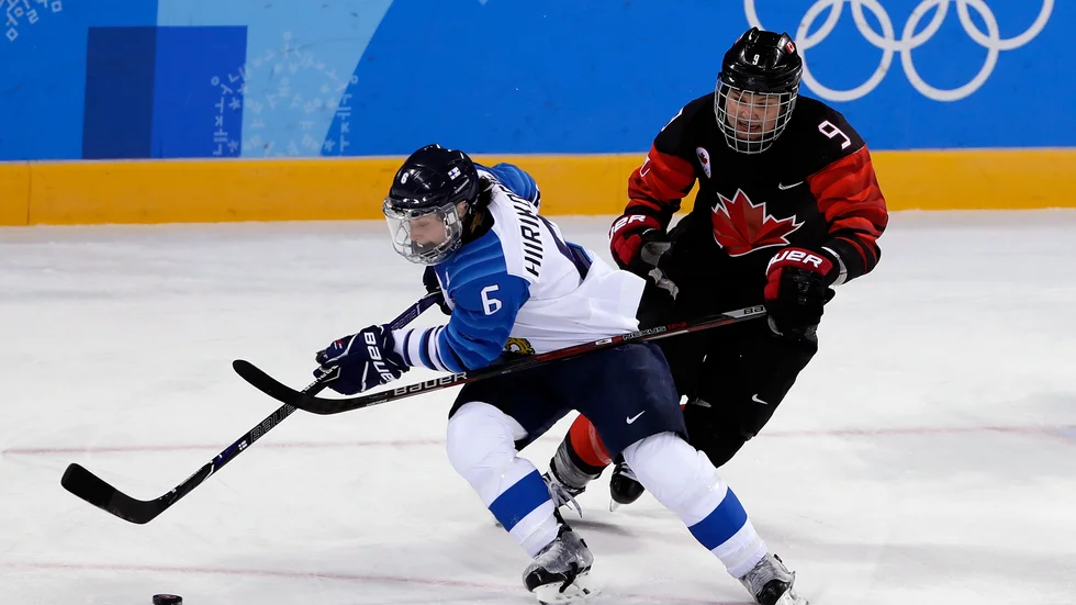 Luleås backstjärna Jenni Hiirikoski (6) ska försöka ta Finland till guld i ishockey-VM. Arkivbild.