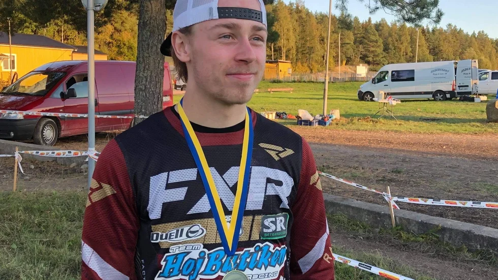 Efter en stabil säsong säkrade SMK Vingåkers Adam Fasth SM-silvret när juniormästerskapet i enduro avslutades.