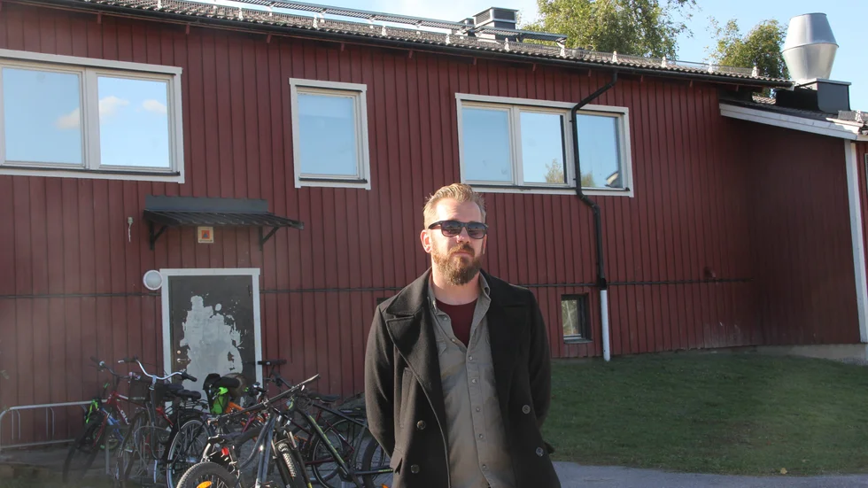 "Det börjar bli bråttom nu att få till större lokaler åt Vibyskolans elever", tycker bland andra musikläraren och fritidsledaren David Haugkrantz, en av dem som väntat länge på besked från politikerna.