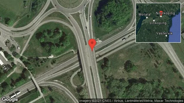 Olja på vägen stör trafiken
