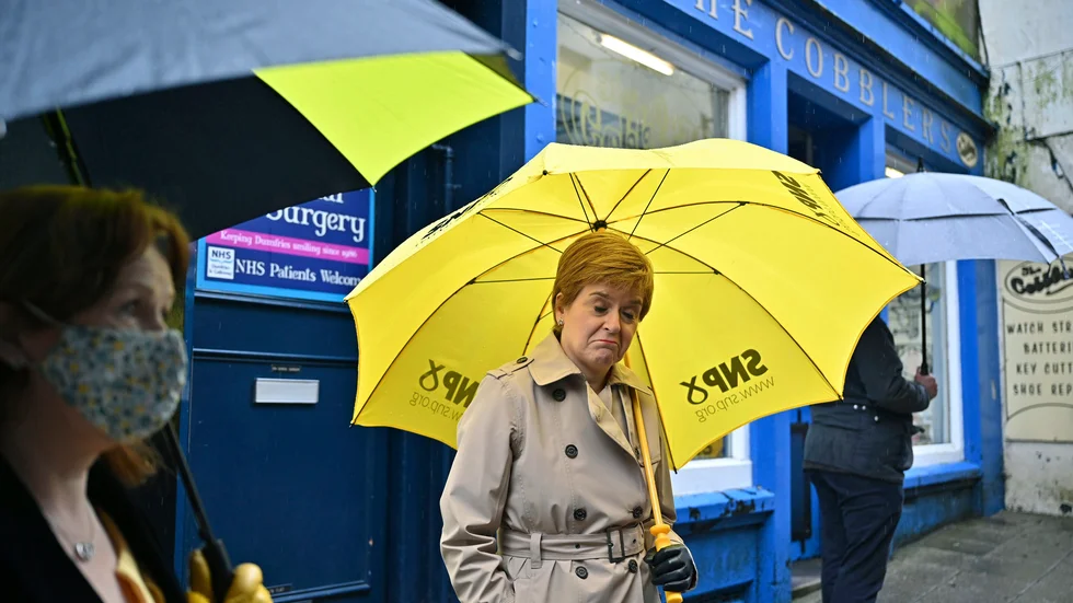 Den skotska ledaren och SNP-ledaren Nicola Sturgeon hoppas stärka sitt mandat i självständighetsfrågan.