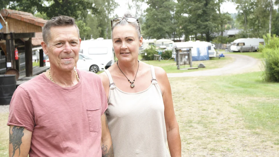 Thomas och Therese Lindgren driver Strandbadens camping. 