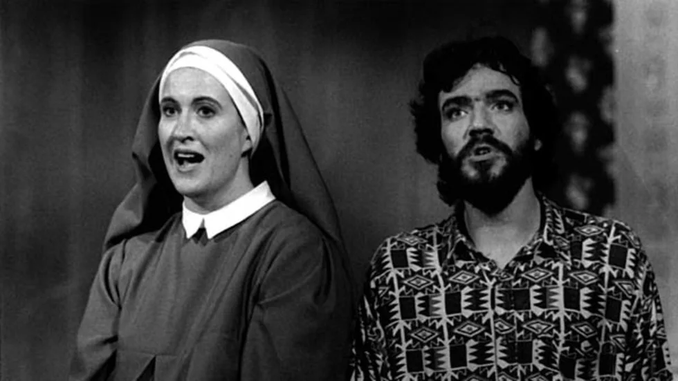 Birgitta Rydholm spelade Syster Anna i uruppförandet  av Vadstena-Akademiens opera "Riket är ditt" 1991. Här ses hon tillsammans med Henrik Westberg. Nu sätter hon upp den i Tyskland och medverkar återigen i ensemblen, dock i en annan roll.