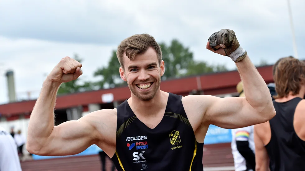 Mattias Lindberg jublar efter sitt andra raka SM-guld.