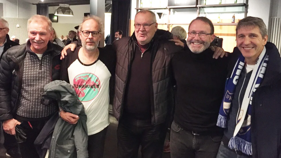 IFK:are (och AIK:are) på Friends: Från vänster Janne Hellström, Niclas Kindvall, Sanny Åslund, Janne Eriksson och Sulo Vaattovaara.