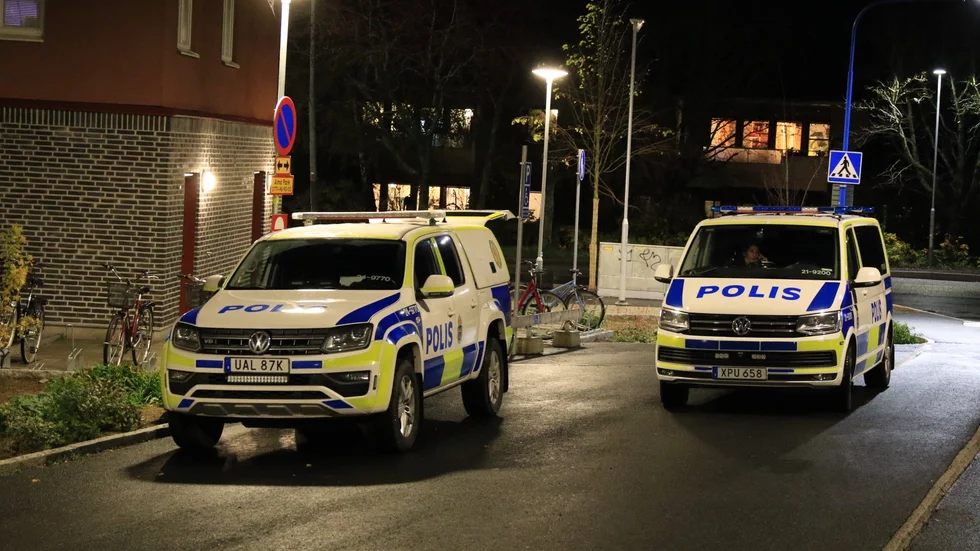Två personer ska ha blivit misshandlade i Ekeby i Uppsala under onsdagskvällen.