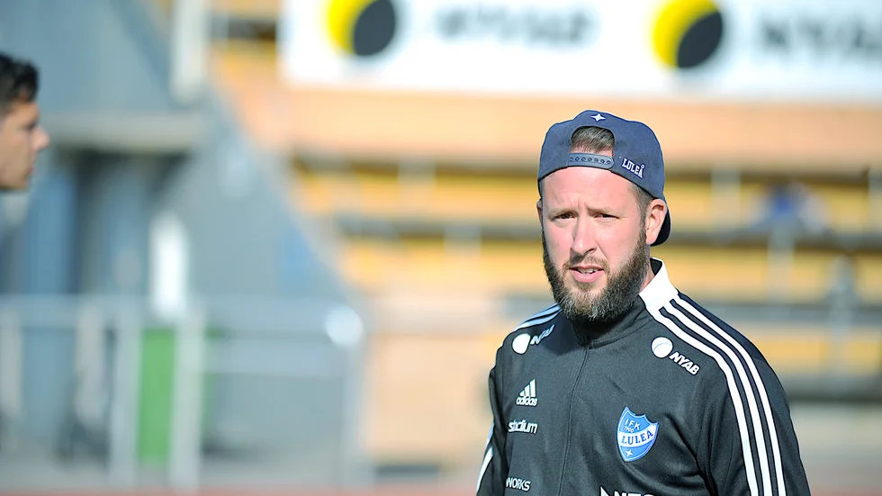 Enligt tränaren Daniel Engberg har han och Andreas Johansson blivit mer involverad i jakten på nya spelare nu.