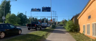 Trafikbommarna vid lasarettet ur funktion – långa köer bildas