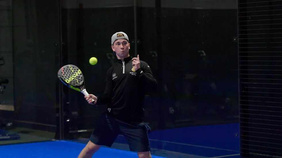 Max Granlund och Gamla stan smyginvigde de nya padelbanorna på Solbacken under tisdagen.