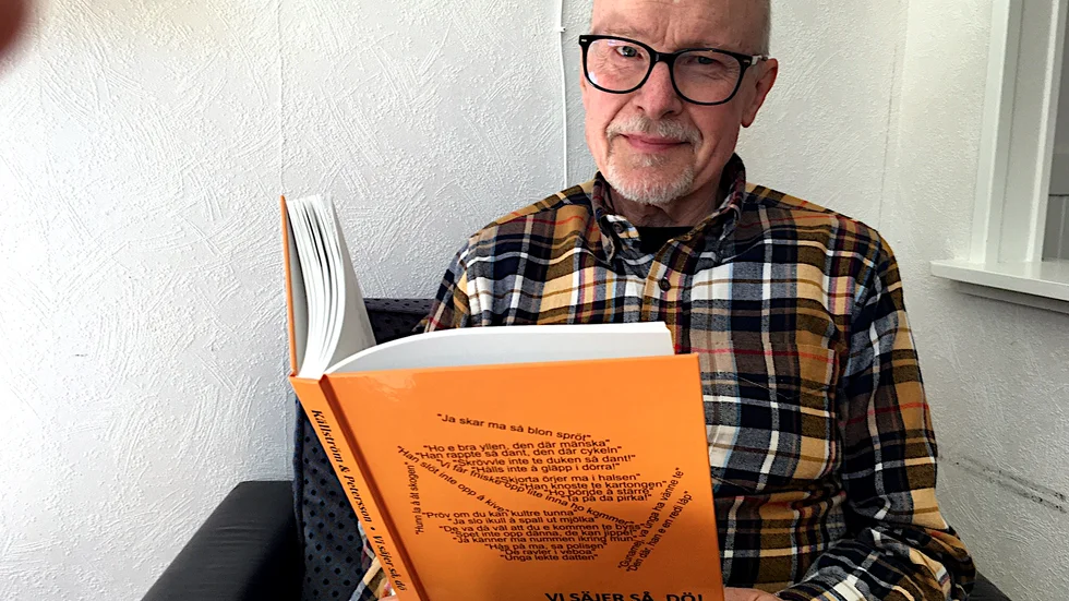 Roger Källström med sin bok "Vi säger så dö!".