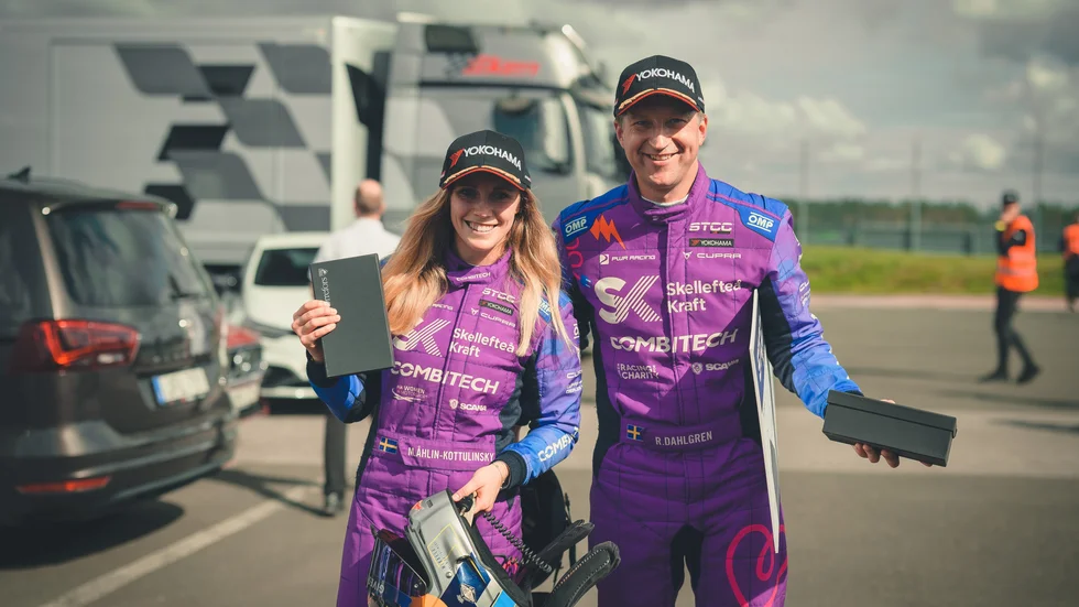 Det blev en lyckad avslutning för PWR-teamet i STCC. Mikaela Åhlin-Kottulinsky säkrade silvret i mästerskapet och Robert Dahlgren vann ytterligare ett race.
