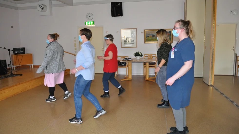 Som om de inte gjort annat antog hemtjänstpersonalen i Ydre utmaningen Jerusalema dance challenge.