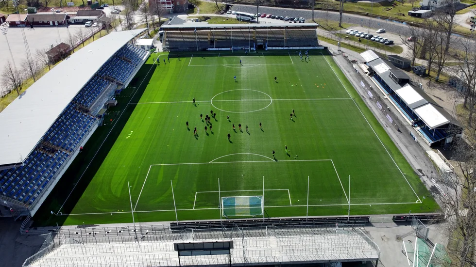Det har varit tomt på Kopparvallens läktare när ÅFF spelat. Nu får publiken släppas in, 500 personer som mest, och än finns chansen att få tag i en biljett.
