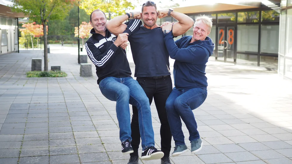 Jonas Eriksson, Peter "Pansar" Bláha och Niklas Wikegård driver träningsföretaget WE i Sigtuna. Trots pandemin har de följt sin plan och öppnat flera nya anläggningar i år. Peter Bláha är tidigare känd för många som "Pansar" i tv-programmet Gladiatorerna.